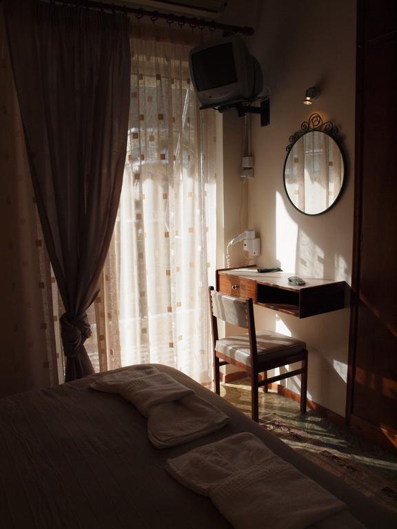 Noufara Hotel Kamena Vourla Buitenkant foto