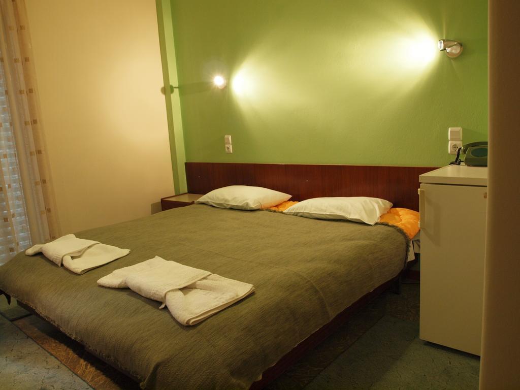 Noufara Hotel Kamena Vourla Buitenkant foto