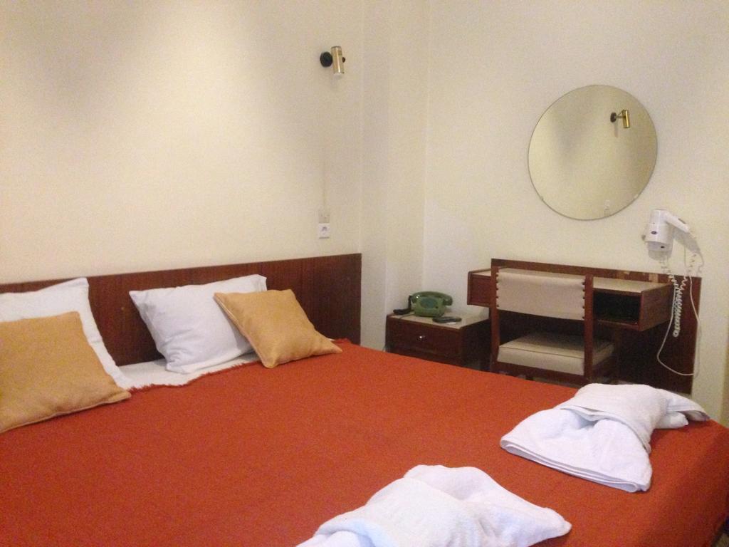 Noufara Hotel Kamena Vourla Buitenkant foto