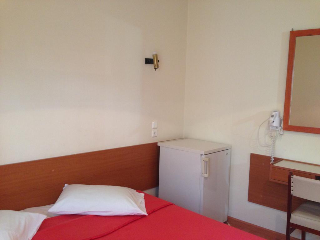 Noufara Hotel Kamena Vourla Buitenkant foto