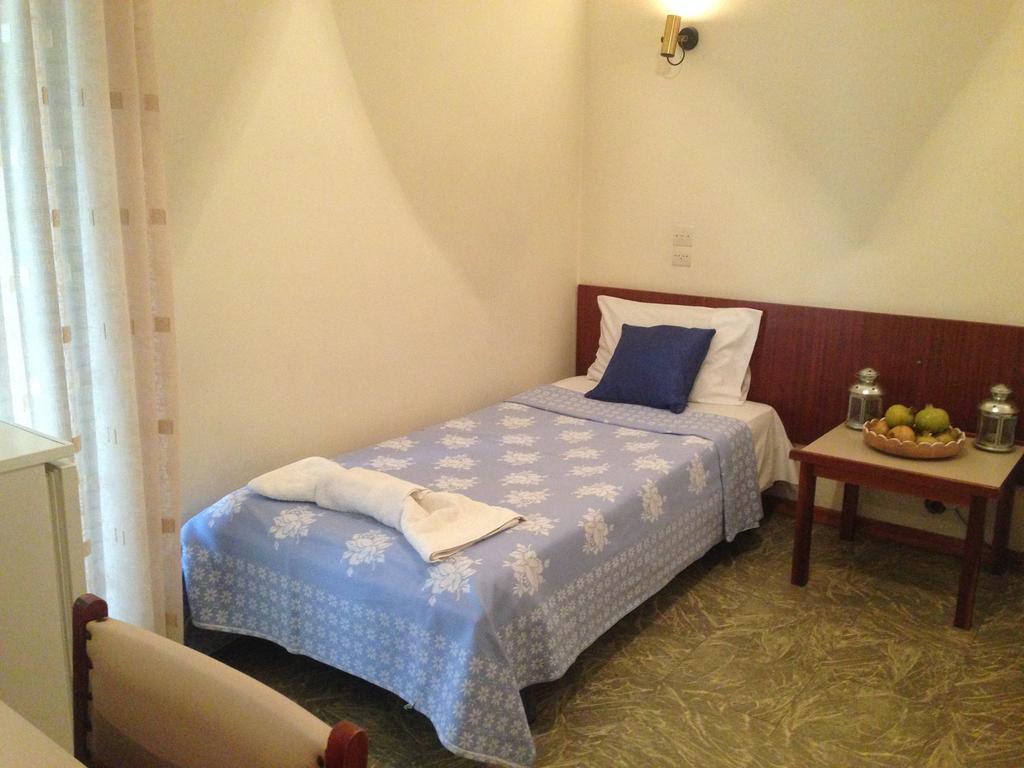 Noufara Hotel Kamena Vourla Buitenkant foto