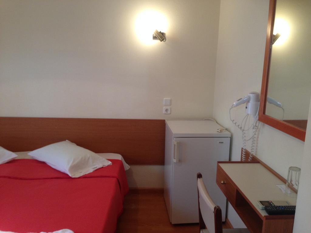 Noufara Hotel Kamena Vourla Buitenkant foto