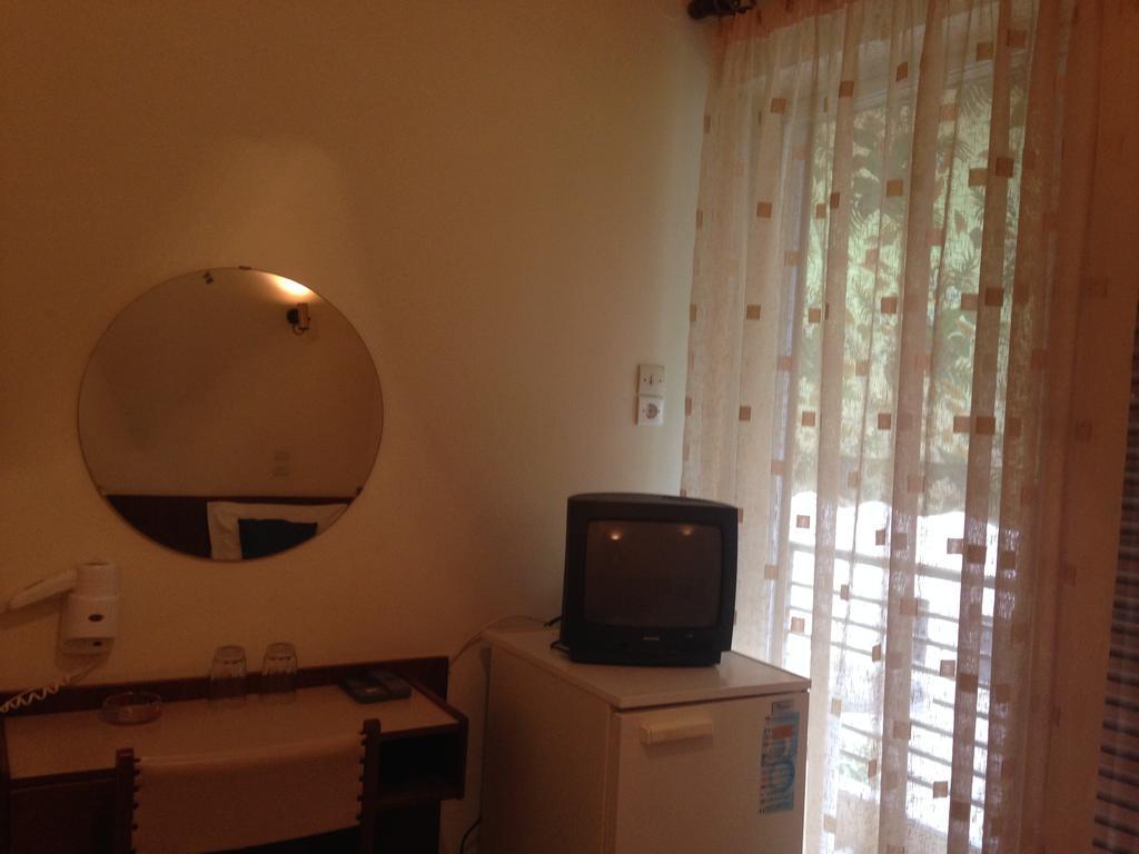 Noufara Hotel Kamena Vourla Buitenkant foto