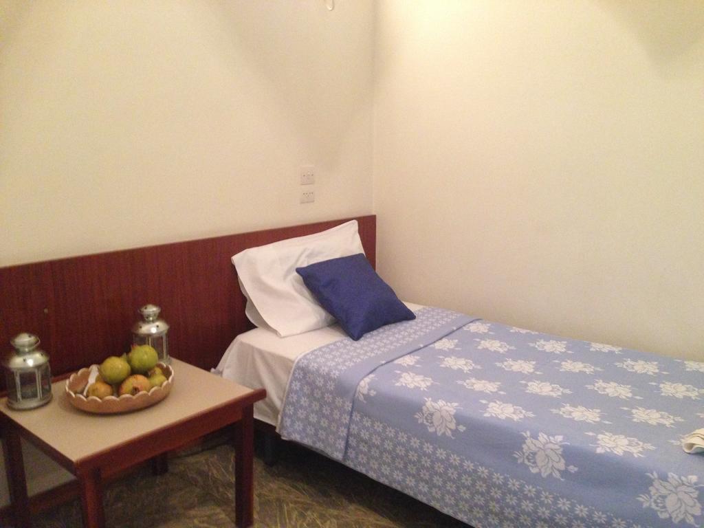 Noufara Hotel Kamena Vourla Kamer foto