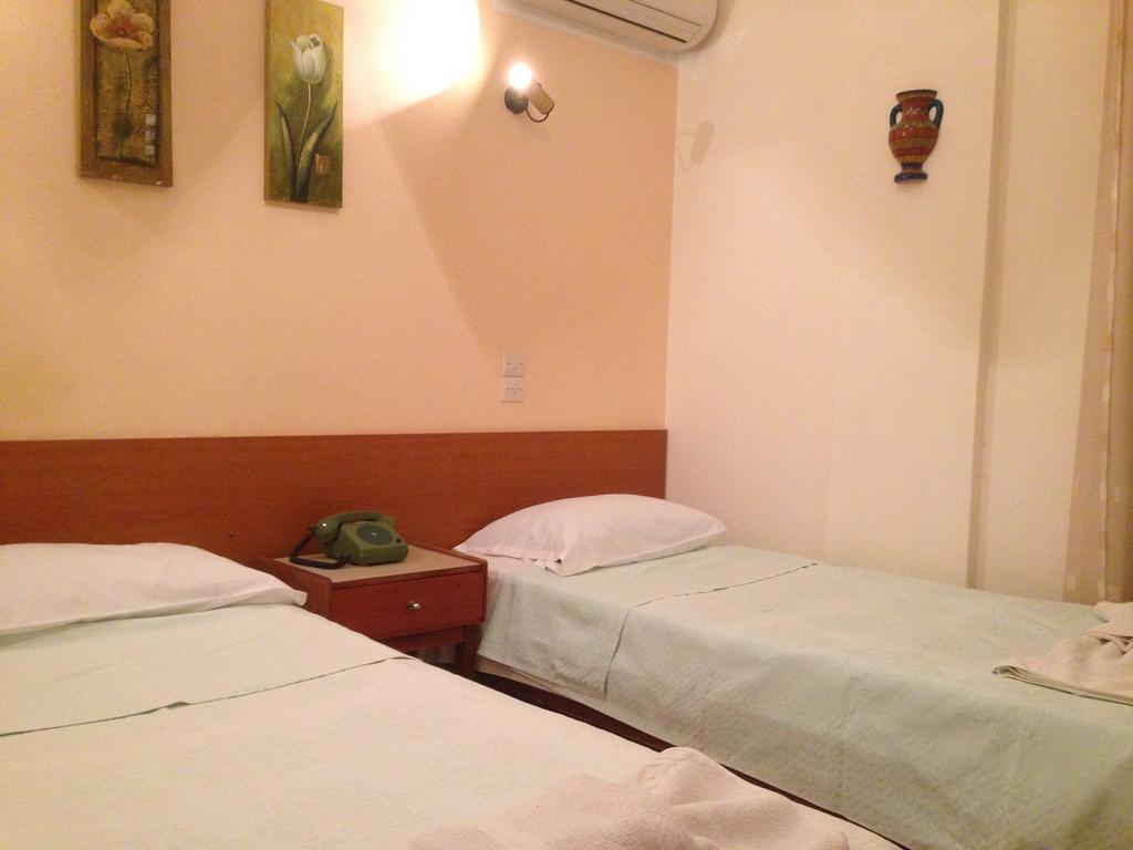 Noufara Hotel Kamena Vourla Kamer foto