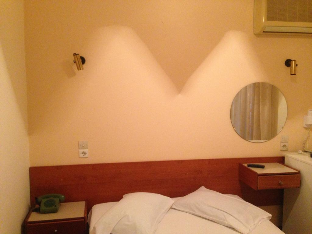 Noufara Hotel Kamena Vourla Kamer foto