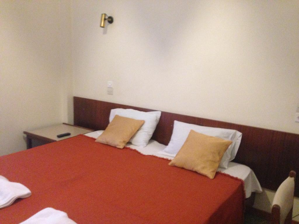 Noufara Hotel Kamena Vourla Kamer foto