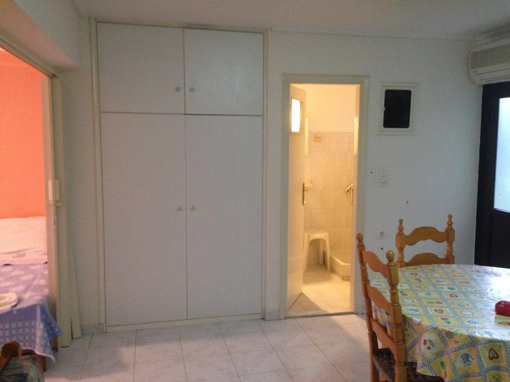Noufara Hotel Kamena Vourla Kamer foto