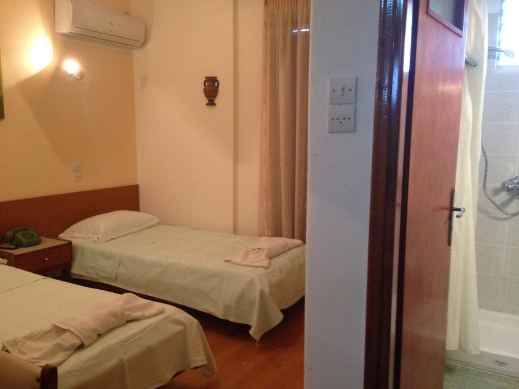 Noufara Hotel Kamena Vourla Kamer foto