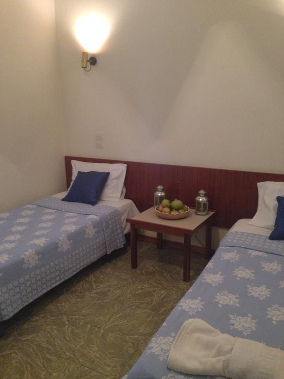 Noufara Hotel Kamena Vourla Kamer foto